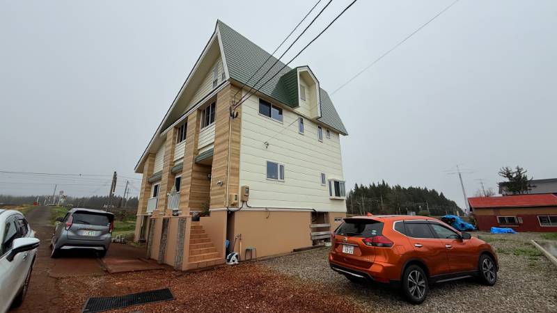 Outside view of the Sekiyama turnkey house.